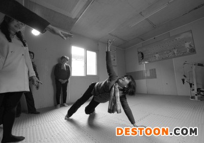 會員們在協(xié)會活動室里鍛煉。京華時報記者 陶冉 攝